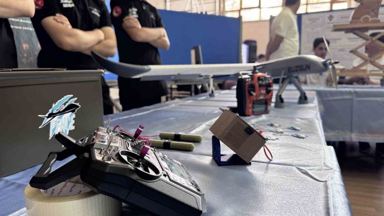 Kayseri Meslek Lisesi Öğrencileri İHA ve İKA Projelerini 7. Bilim Şenliği'nde Tanıttı