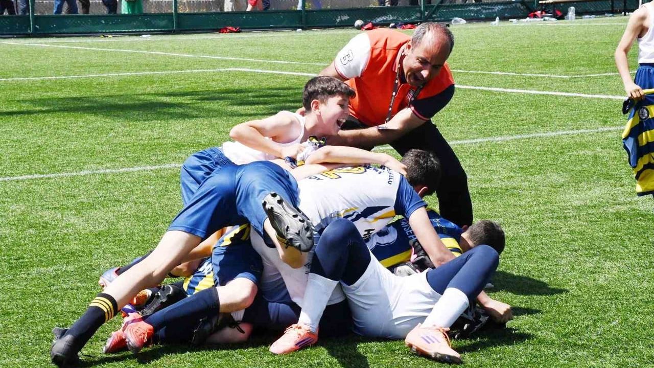 Kayseri Osman Ulubaş Köşk Ortaokulu, Küçük Erkek Futbol Yarışmasında Türkiye Finallerine Yükseldi