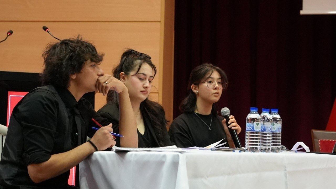 KBÜ'de 'Engelsiz Düşünceler' münazara etkinliği düzenlendi