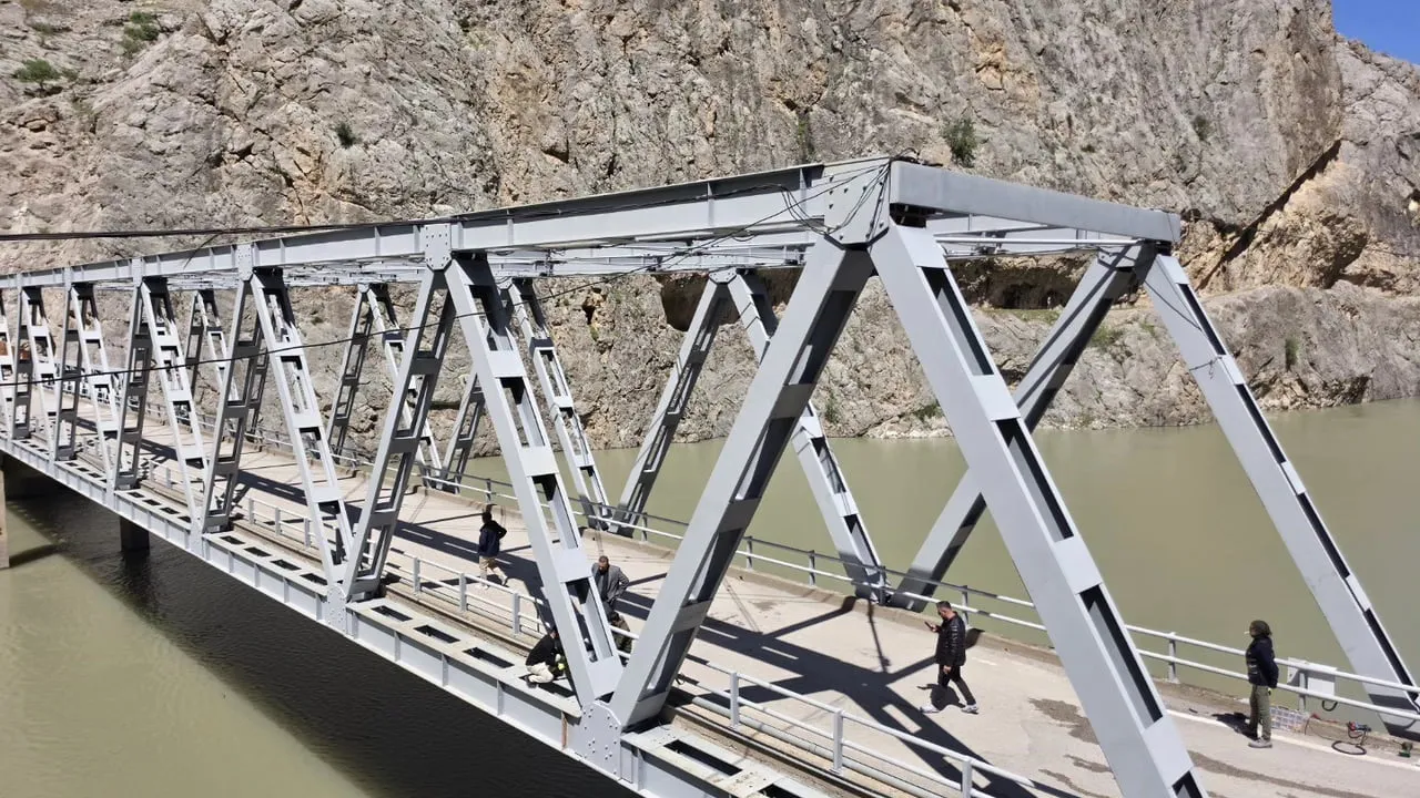 Kemaliye'de Şırzi Köprüsü'ne mimari aydınlatma: Akşam turizmine hazırlık