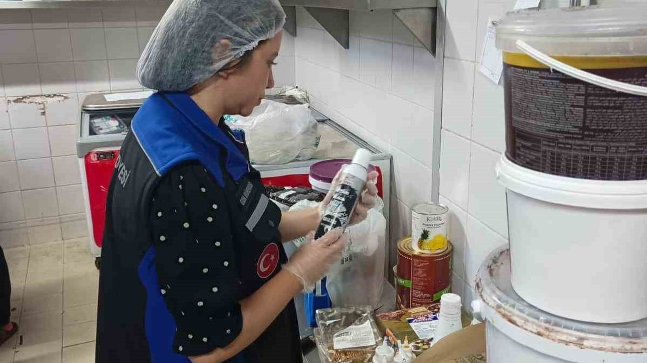 Kemer Zabıtası Kurban Bayramı Öncesi Kasap ve Pastanelerde Denetim Yaptı