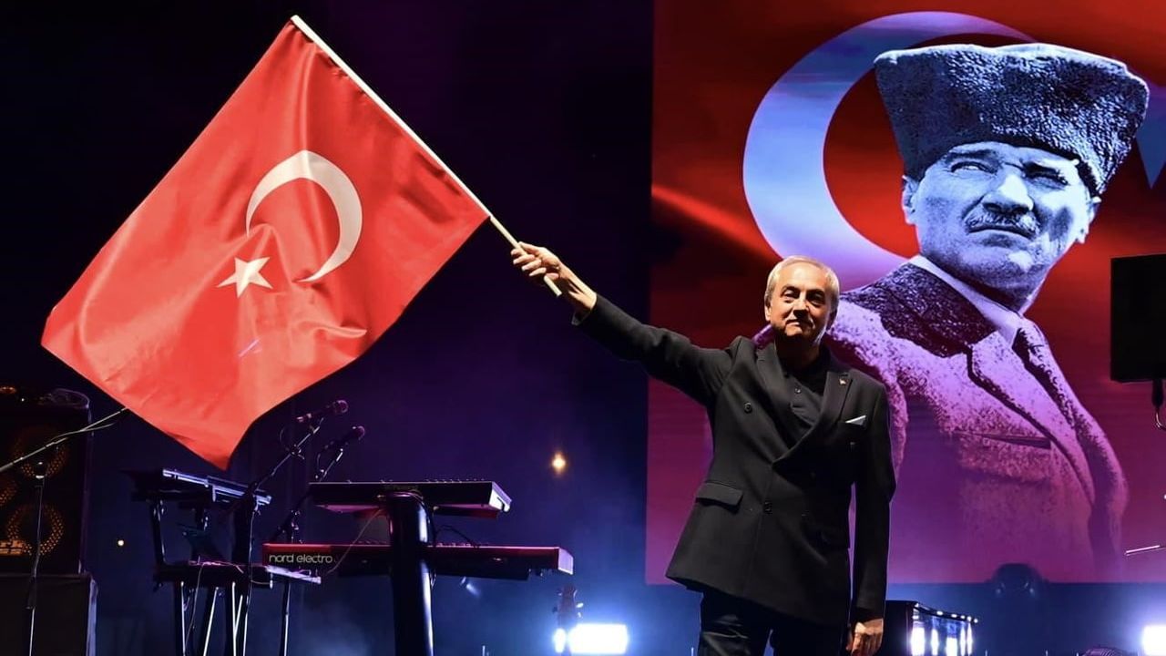 Kepez'de 19 Mayıs coşkusu: GençFest'te gençler konser ve doğum günü kutlaması