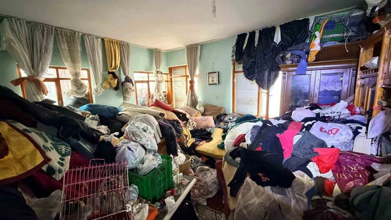 Kepez: Düdenbaşı Mahallesi 2324 Sokak’taki çöp ev temizlendi