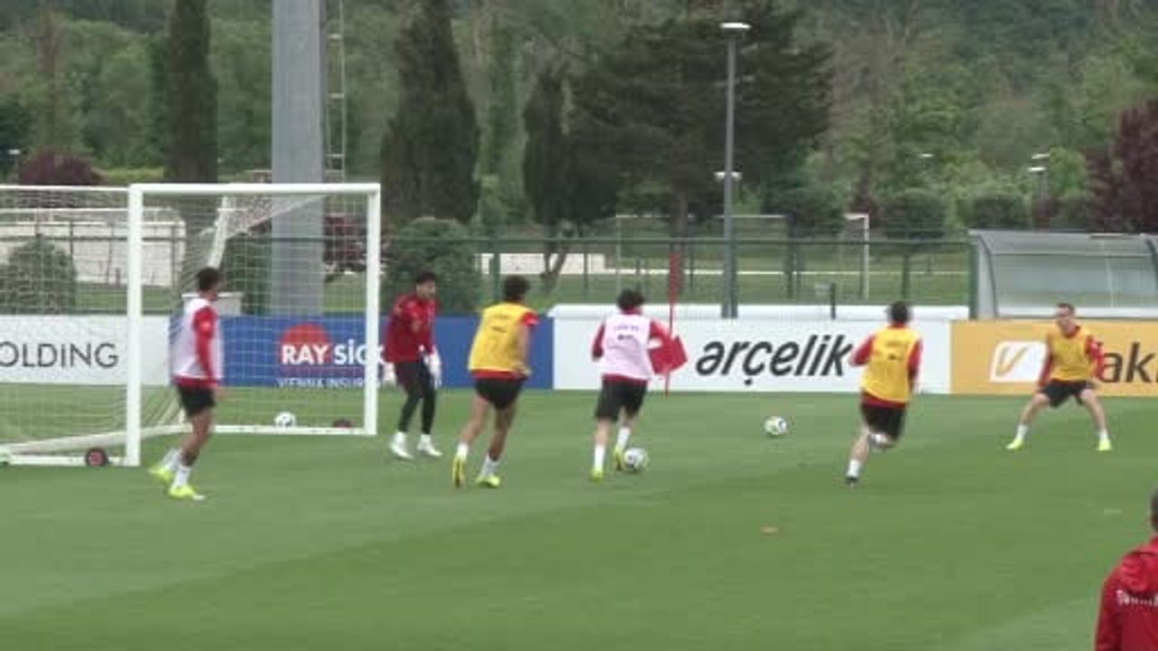 Kerem Aktürkoğlu, A Milli Takım Antrenmanında Sakatlandı; Sağlık Durumu Kontroller Sonrası Netleşecek