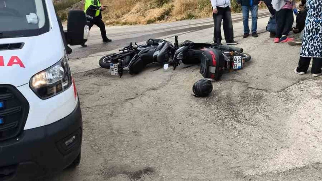 Keşan'da iki motosikletin kafa kafaya çarpışması: 2 yaralı