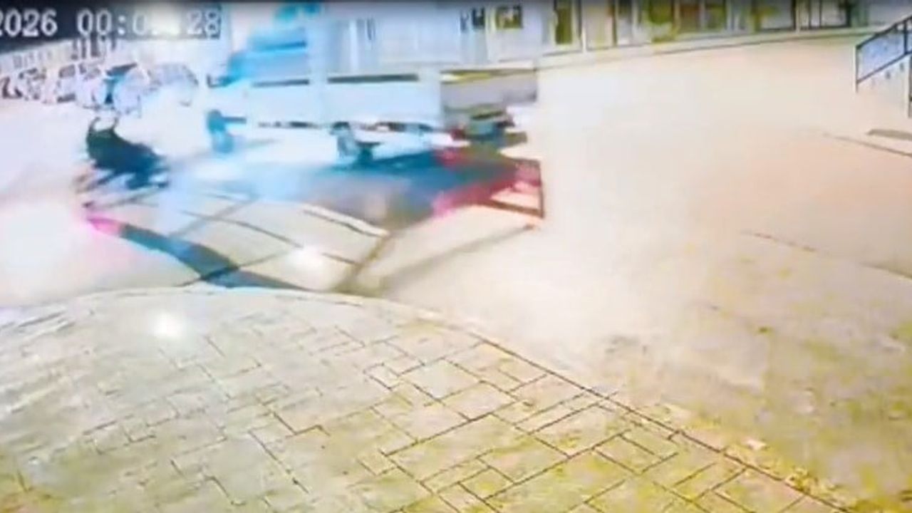 Keşan'da motosiklet ile kamyonetin çarpıştığı kaza: 2 kişi yaralandı