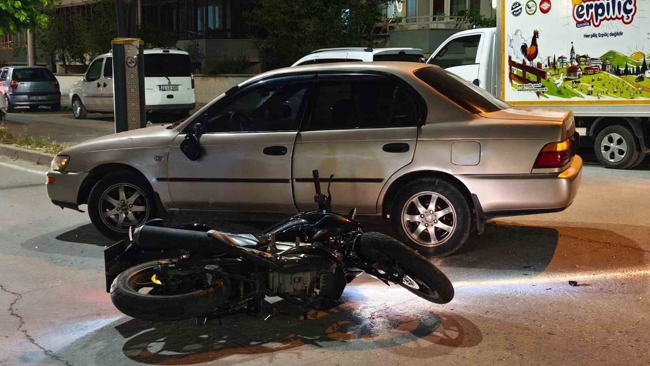 Keşan'da otomobil ile motosiklet çarpıştı: 2 kişi yaralandı