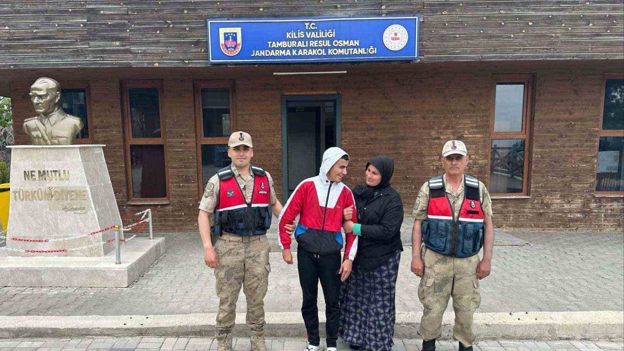 Kilis'te Alzheimer hastası kayıp kişi jandarma tarafından bulundu ve ailesine teslim edildi