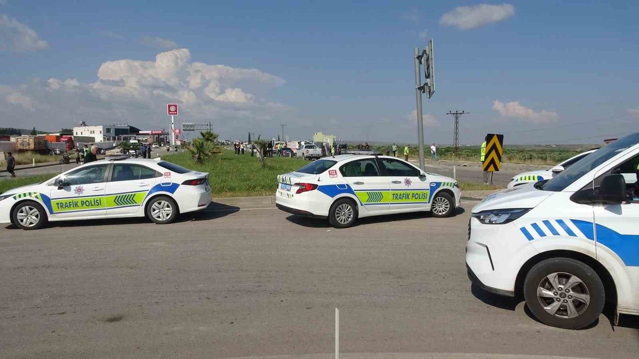 Kilis'te Elbeyli Kavşağı yakınında 3 araçlı zincirleme kaza: 8 yaralandı