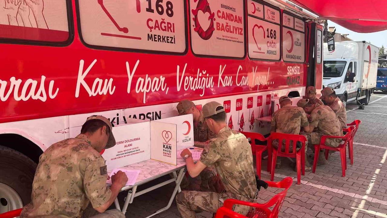 Kilis'te Jandarma ve Türk Kızılayı İş Birliğiyle Kan Bağışı Etkinliği