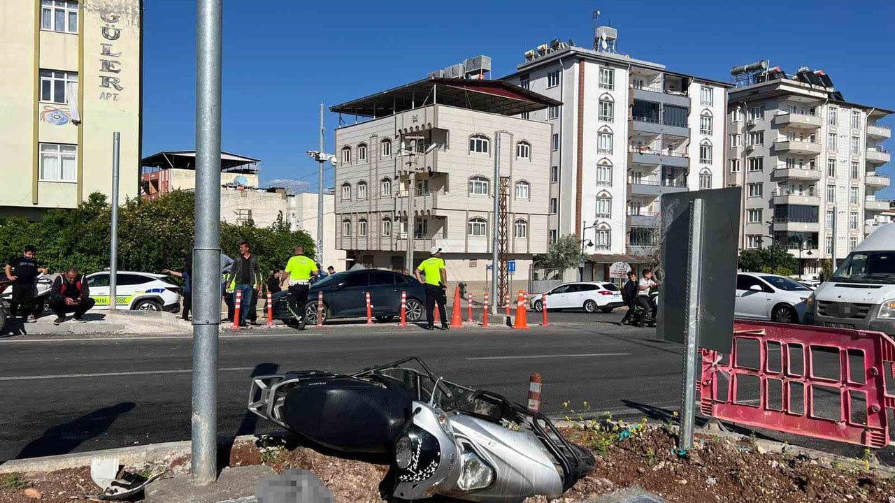 Kilis'te kamyonet ile motosiklet çarpışması: 3 yaralı