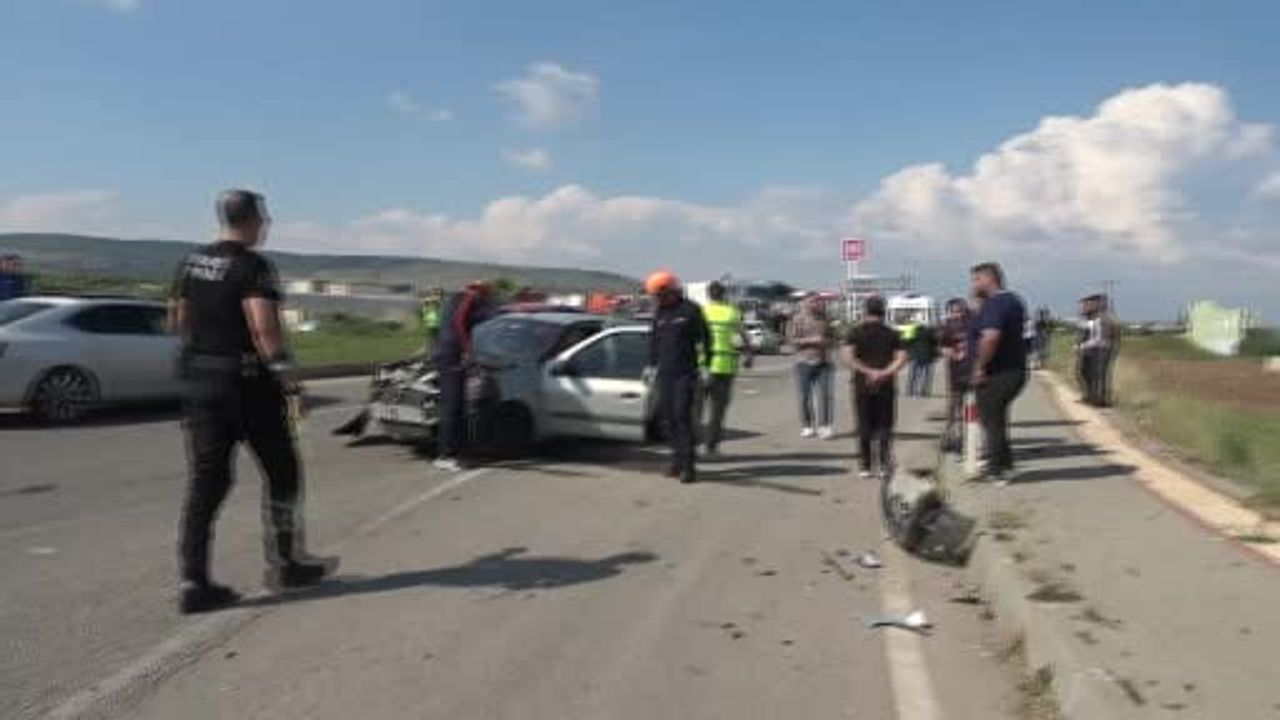 Kilis'te OSB personelini taşıyan midibüs devrildi: 8 yaralı
