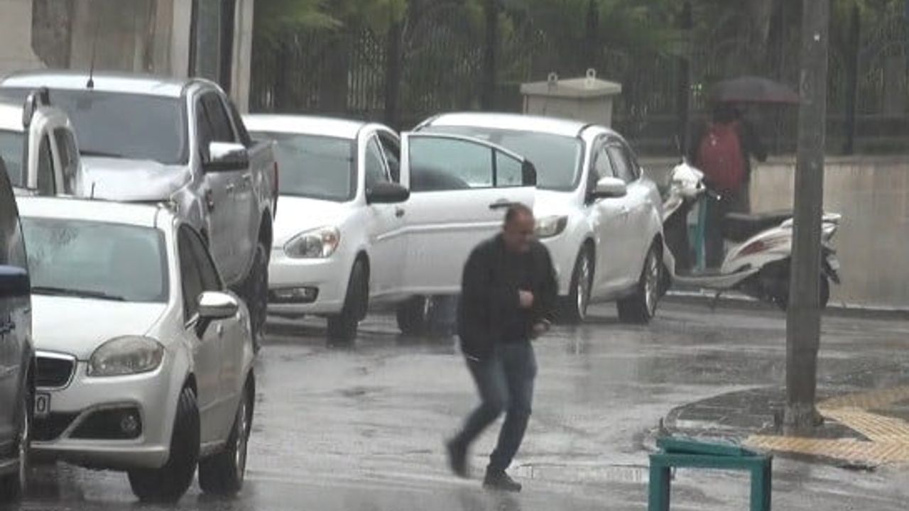 Kilis’te sağanak ve sis görüşü düşürdü, trafik kontrollü sağlandı