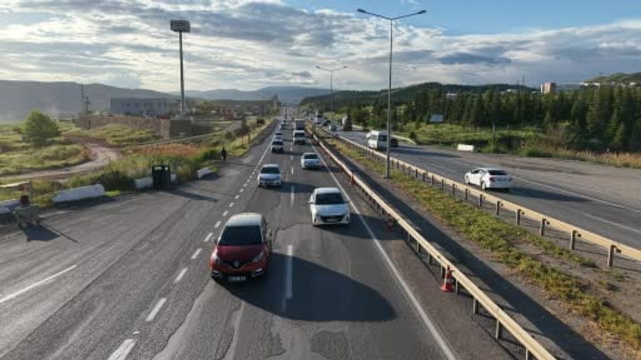 Kırıkkale'de bayram öncesi trafik yoğunluğu: 43 ilin geçiş noktası kilit kavşak