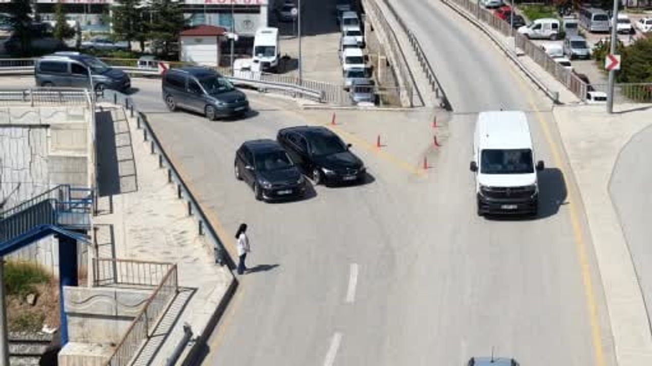 Kırıkkale'de dronla takip: Ehliyetsiz sürücü park edip iş yerinde yakalandı