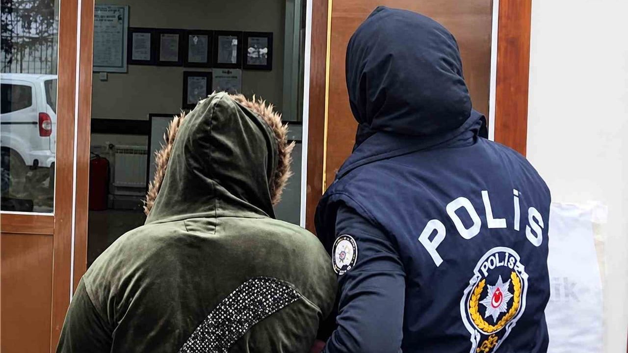 Kırıkkale'de Hırsızlık Suçundan Aranan Hükümlü Kalecik'te Yakalandı