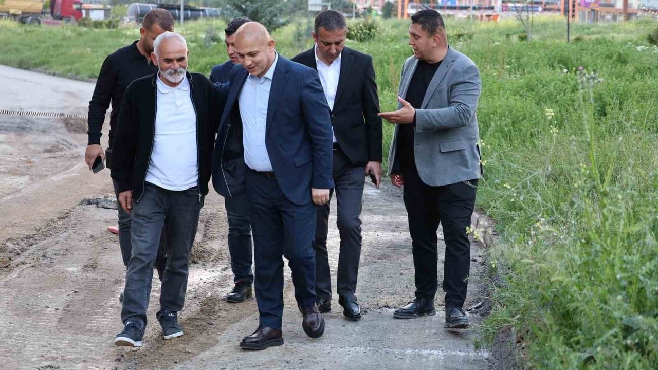 Kırıkkale'de kilit parke ve asfalt çalışmaları sürüyor: Başkan Önal saha incelemesi yaptı