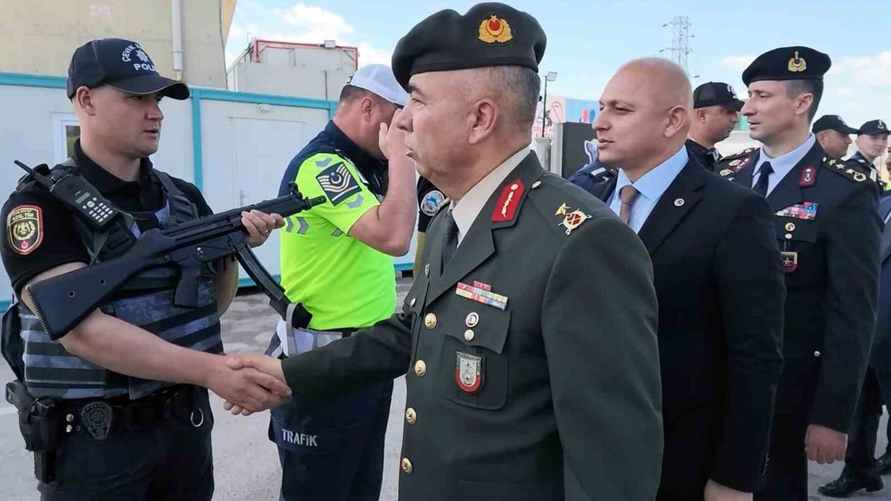 Kırıkkale'de Kurban Bayramı Arefesinde Trafik Yoğunluğu: Vali'den Hız ve Emniyet Kemeri Uyarısı