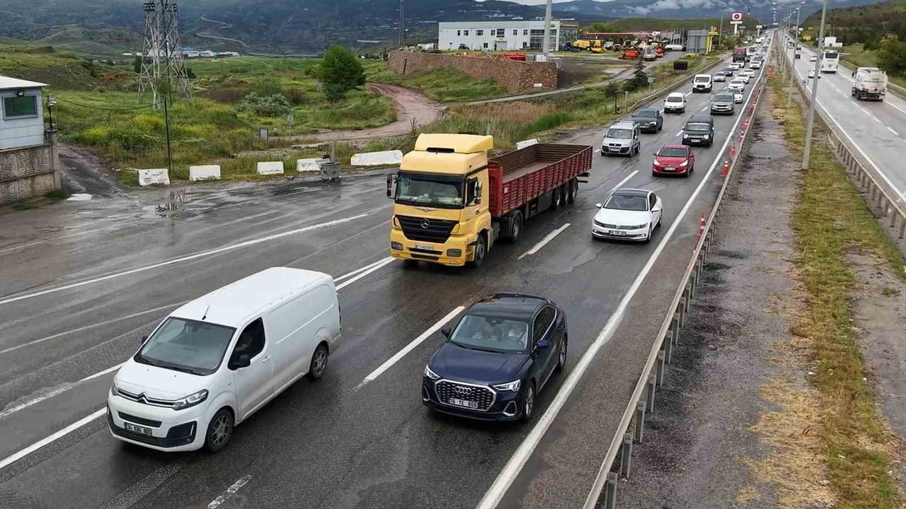 Kırıkkale'de Kurban Bayramı öncesi trafik yoğunluğu arttı — 43 ilin geçiş noktası