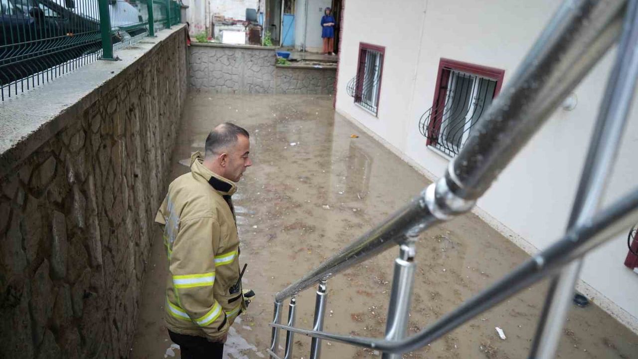 Kırıkkale'de Sağanak Yağış Yolları ve Yapıları Etkiledi: Ev ve İş Yerlerinde Su Baskınları