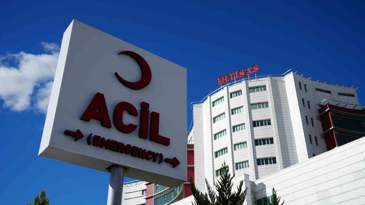 Kırıkkale-Kayseri karayolunda 3 aracın karıştığı zincirleme kaza: 5 yaralı