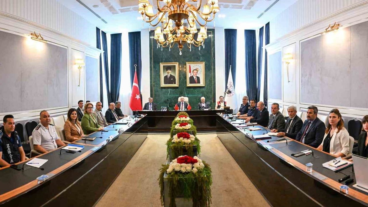 Kırklareli'de Okul ve Çevresi Güvenlik Tedbirleri Toplantısı — Vali Uğur Turan başkanlığında