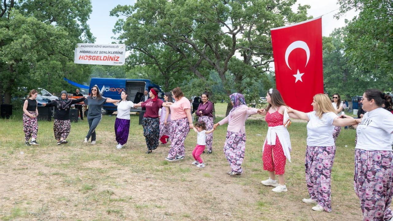 Kırklareli Paşayeri’nde Hıdırellez Şenlikleri: Meşe Korusu’nda Yüzlerce Kişi Halayda Buluştu