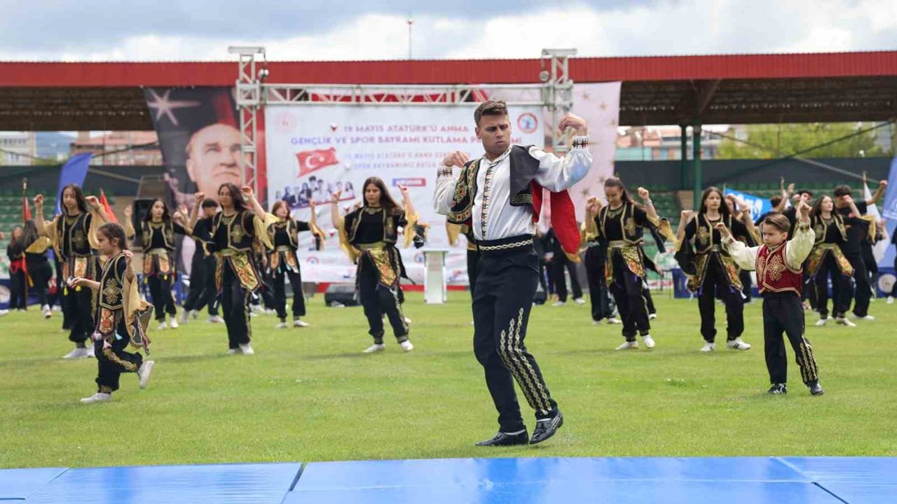 Kırşehir'de 19 Mayıs coşkusu Ahi Stadyumu'nda kutlandı