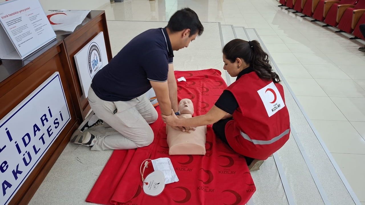Kızılay Aydın, ADÜ Nazilli Siyaset Bilimi Öğrencilerine İlk Yardım ve Afet Bilinci Eğitimi Verdi