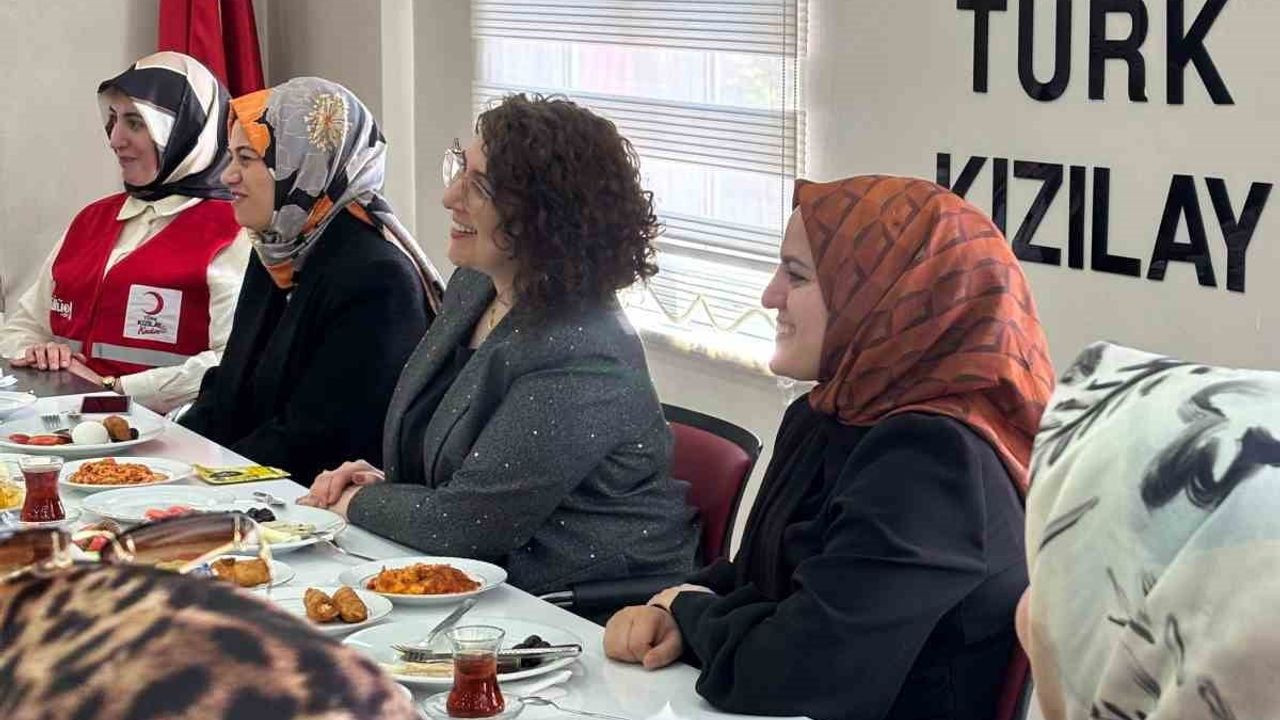 Kızılay’dan Anneler Günü sürprizi: Hem anne hem baba olan kadınlara özel program