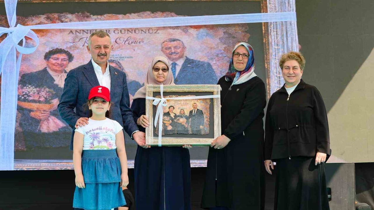 Kocaeli’de 13. Anne Şehir Yaşam Merkezi açıldı; Büyükakın: 'Kocaeli’nin kadınlarını 32 ton hafiflettik'