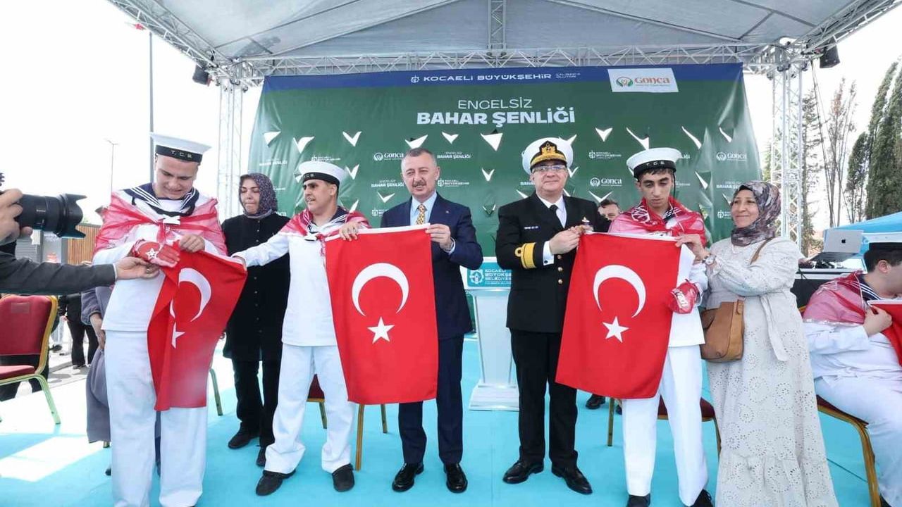 Kocaeli'de 35 Özel Gence Uğurlama: Anneler Kına Yaktı, Başkan Büyükakın Halaya Katıldı