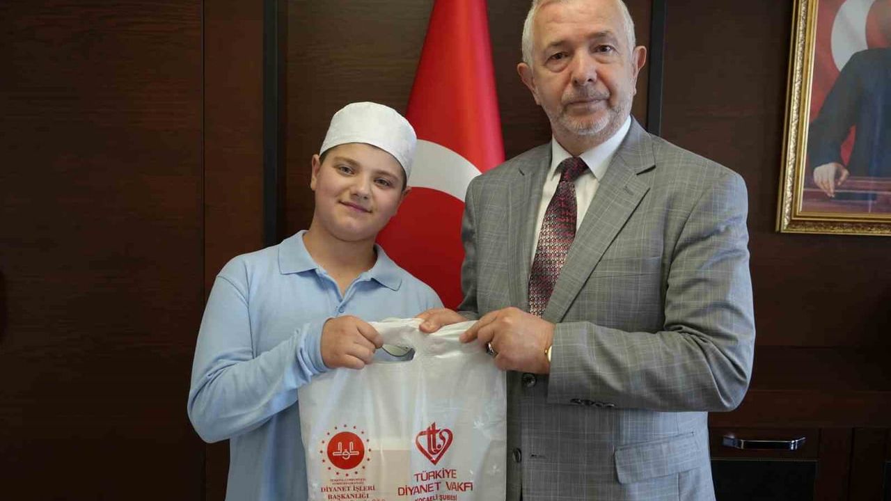 Kocaeli'de anne ve oğlu birlikte hafızlığı tamamladı