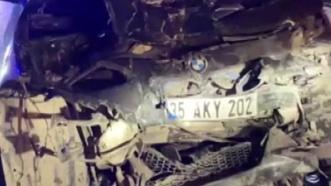 Kocaeli'de D100'te zincirleme kaza: 4 araç çarpıştı, 3 kişi yaralandı