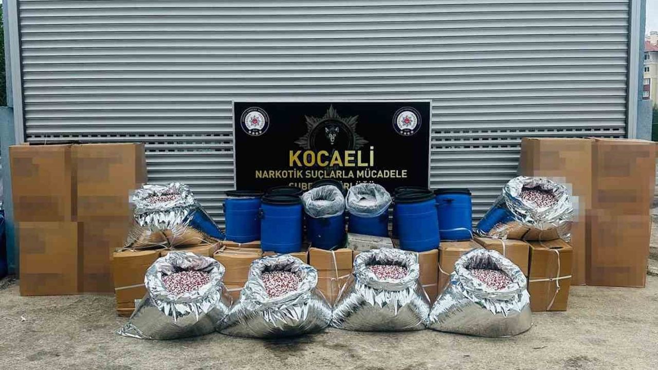 Kocaeli'de operasyon: Darıca'da 40 milyon hap üretimine yetecek 1 ton 80 kilogram ham madde ele geçirildi