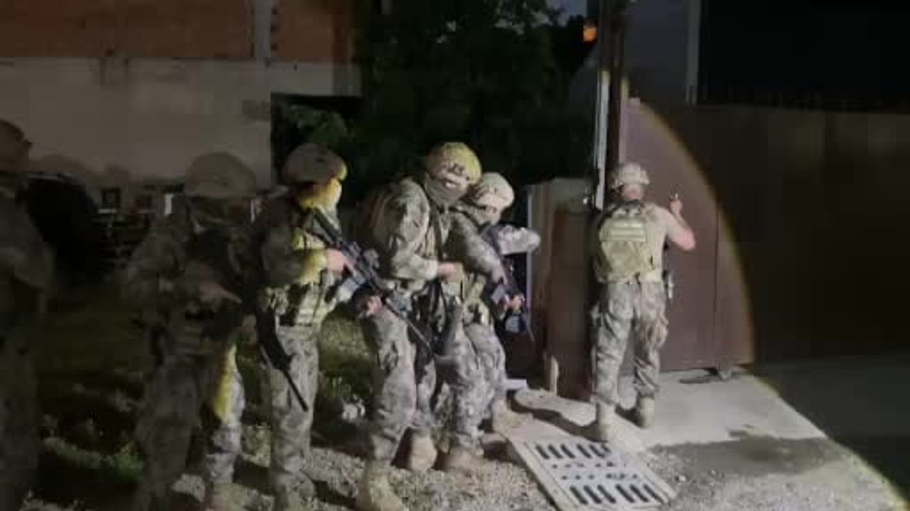 Kocaeli'de uyuşturucu operasyonu: 1 milyon 700 bin sentetik ecza ve 3 milyon hap üretilebilecek ham madde ele geçirildi