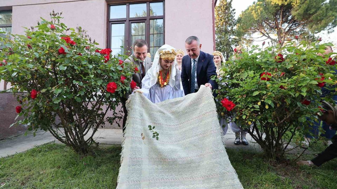Kocaeli'nde Balkan Geleneğiyle Hıdırellez Coşkusu: 10. Uluslararası Bayramda Ritüeller Öne Çıktı