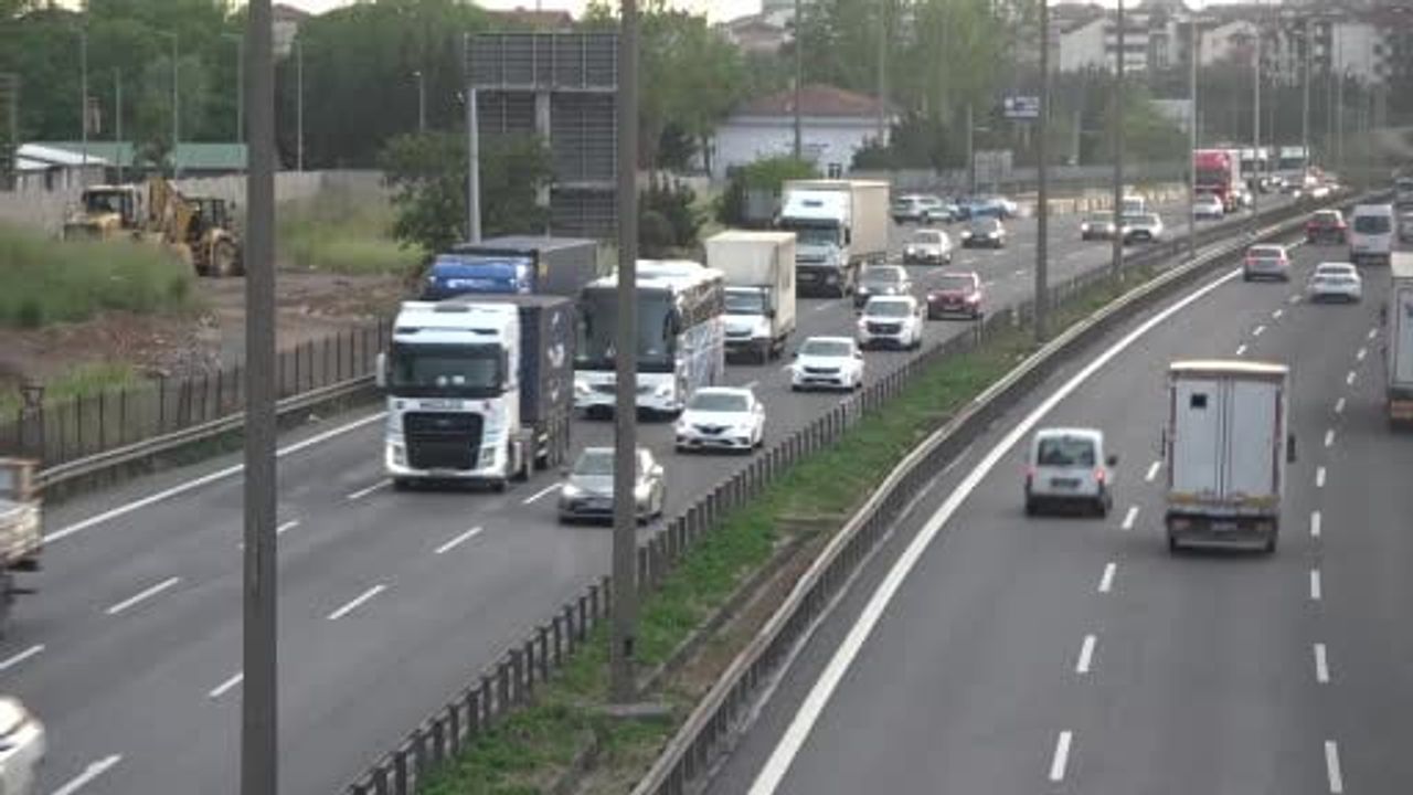 Kocaeli TEM Otoyolu'nda mesai bitimiyle akşam trafik yoğunluğu
