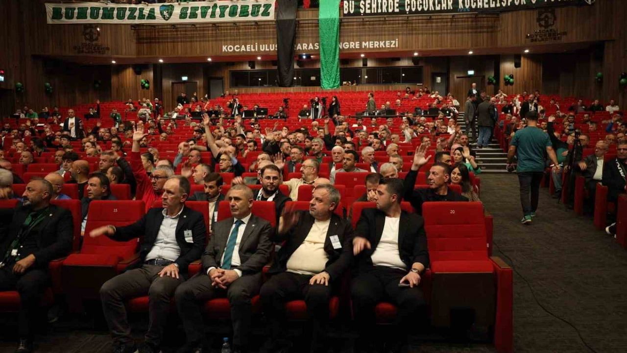 Kocaelispor kongresi sürüyor: Delegeler eleştiri ve önerilerini dile getirdi