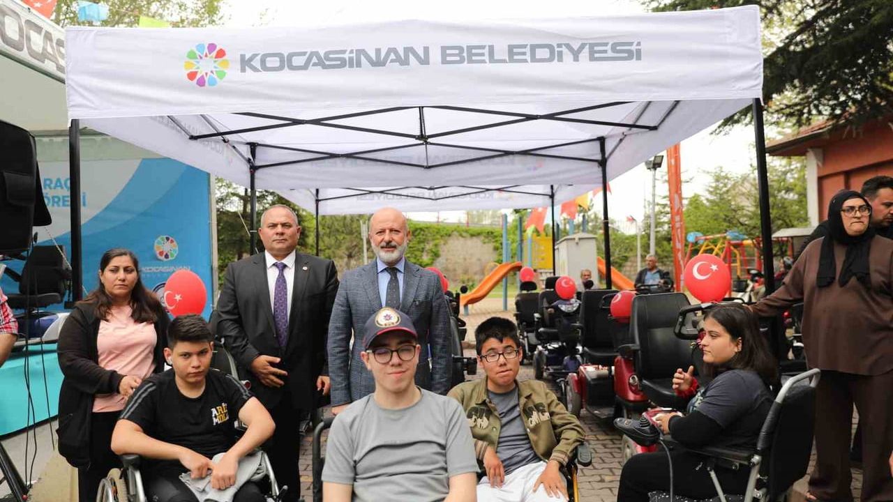 Kocasinan Belediyesi Engelliler Haftası'nda 22 Akülü Aracı Engelli Vatandaşlara Teslim Etti