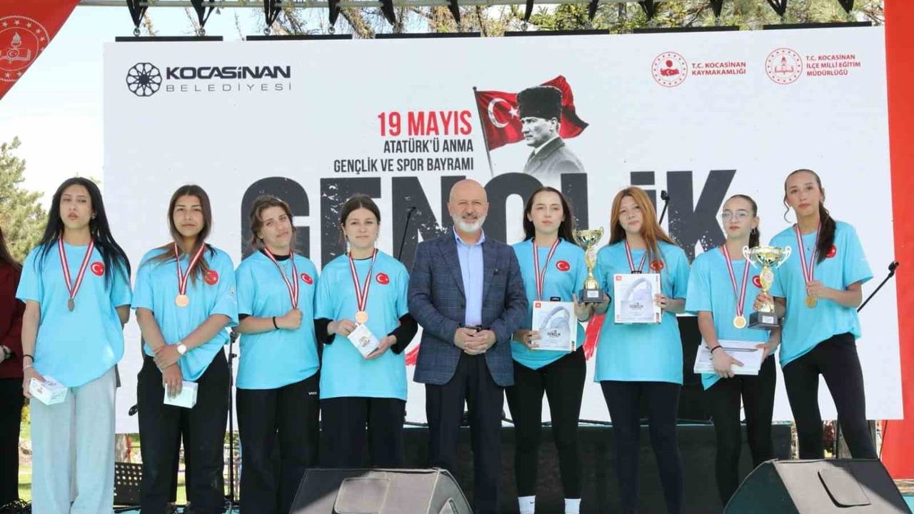 Kocasinan'da ilk 'Gençlik Şöleni' final yaptı — Çolakbayrakdar: Gençlere yatırım sürdürülecek