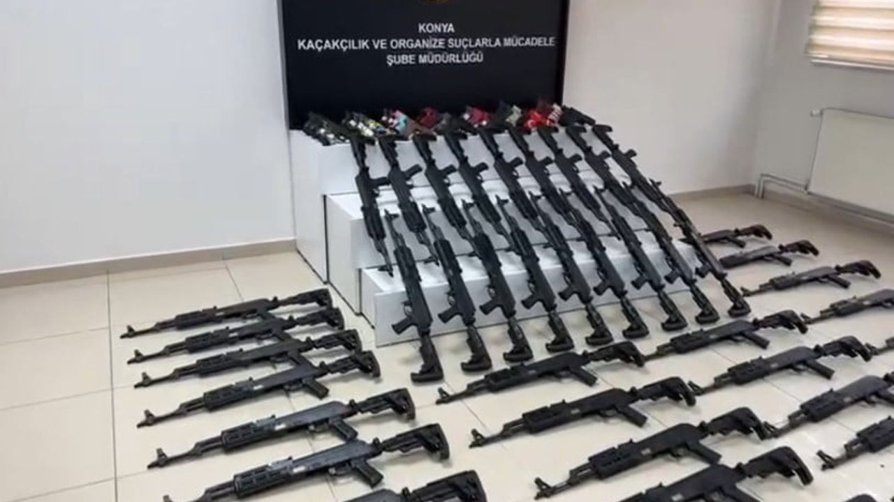 Konya Beyşehir'de silah operasyonu: 51 kalaşnikof benzeri makineli tüfek ve çok sayıda tabanca ele geçirildi