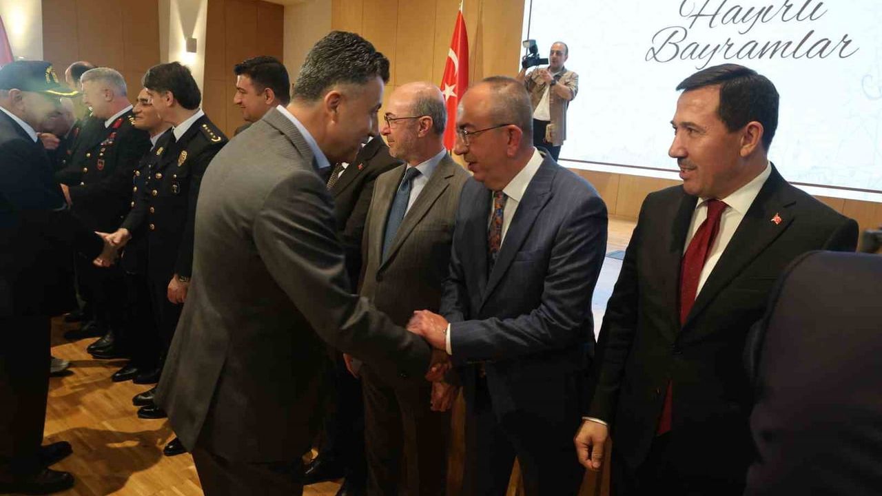 Konya'da protokol üyeleri Taş Bina'da Kurban Bayramı'nı kutladı