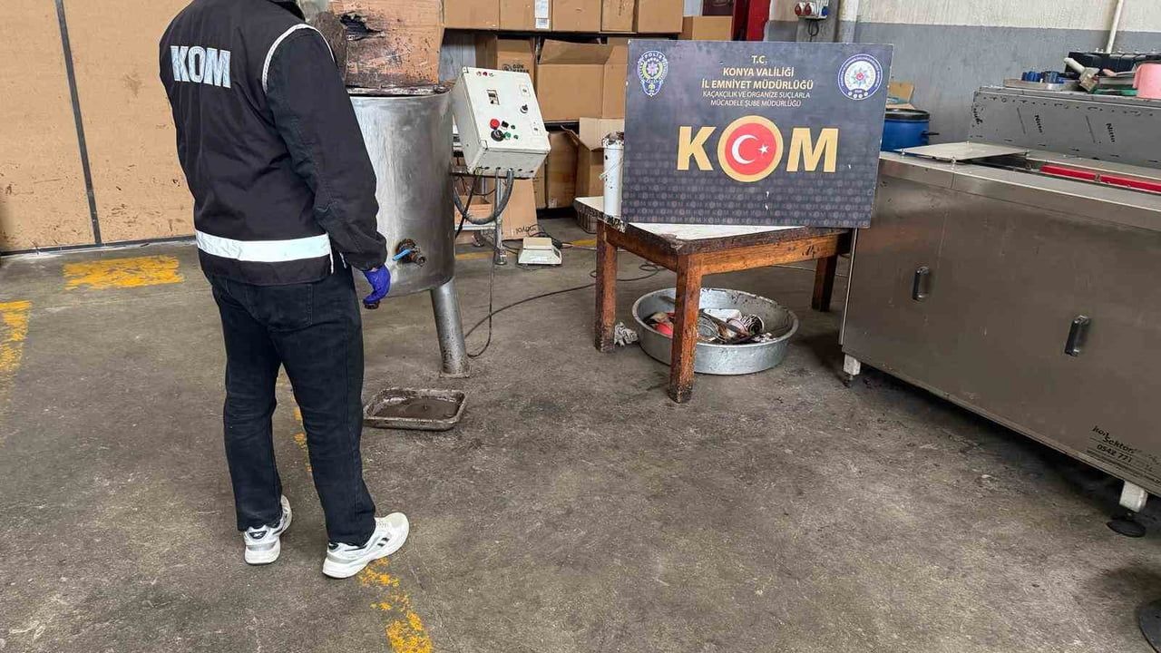 Konya'da ruhsatsız tesiste 20 milyon TL değerinde cinsel içerikli ürün ele geçirildi: 1 gözaltı