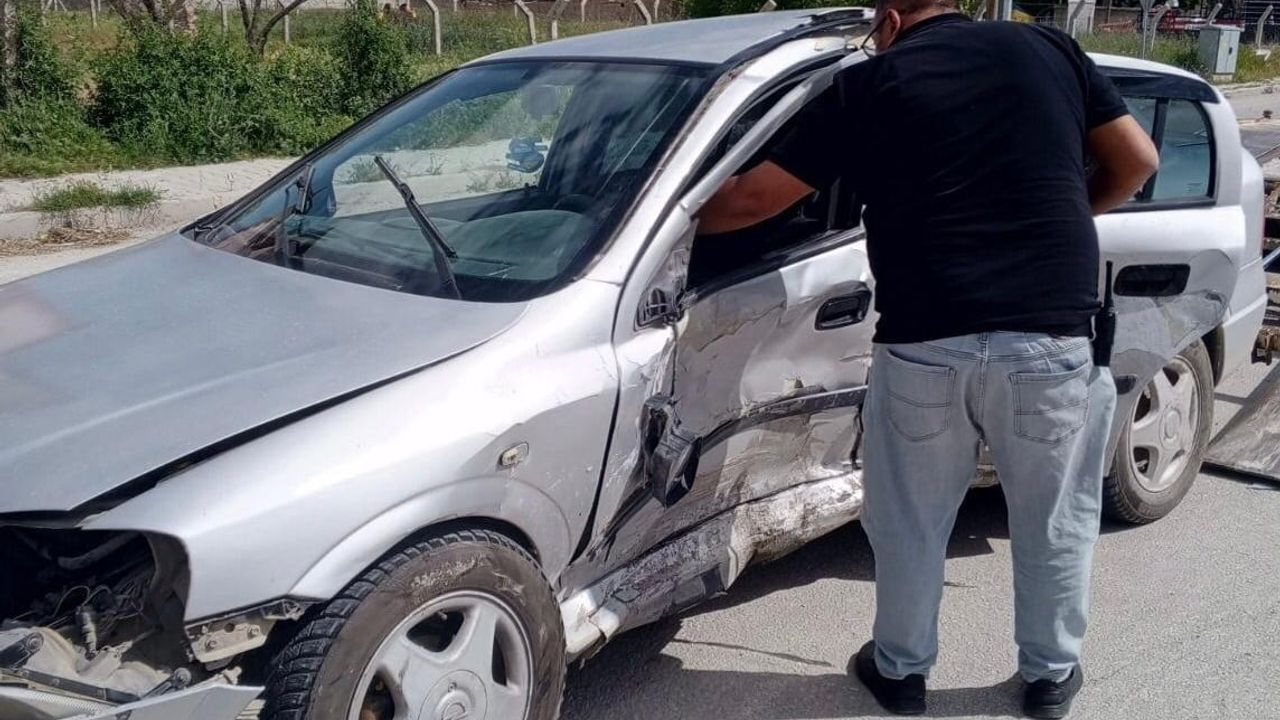 Konya Ereğli'de İki Otomobilin Çarpışması: 5 Kişi Yaralandı