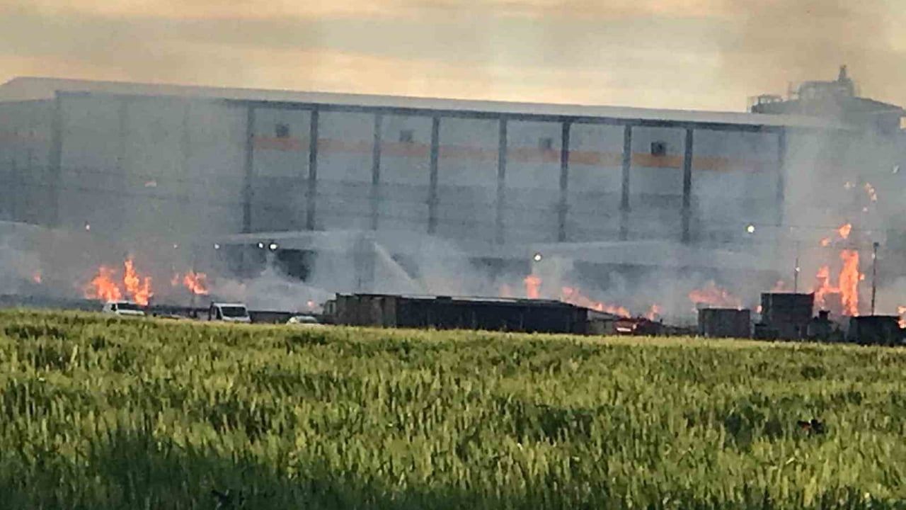 Konya Ereğli'de kağıt fabrikası bahçesinde çıkan yangın söndürüldü