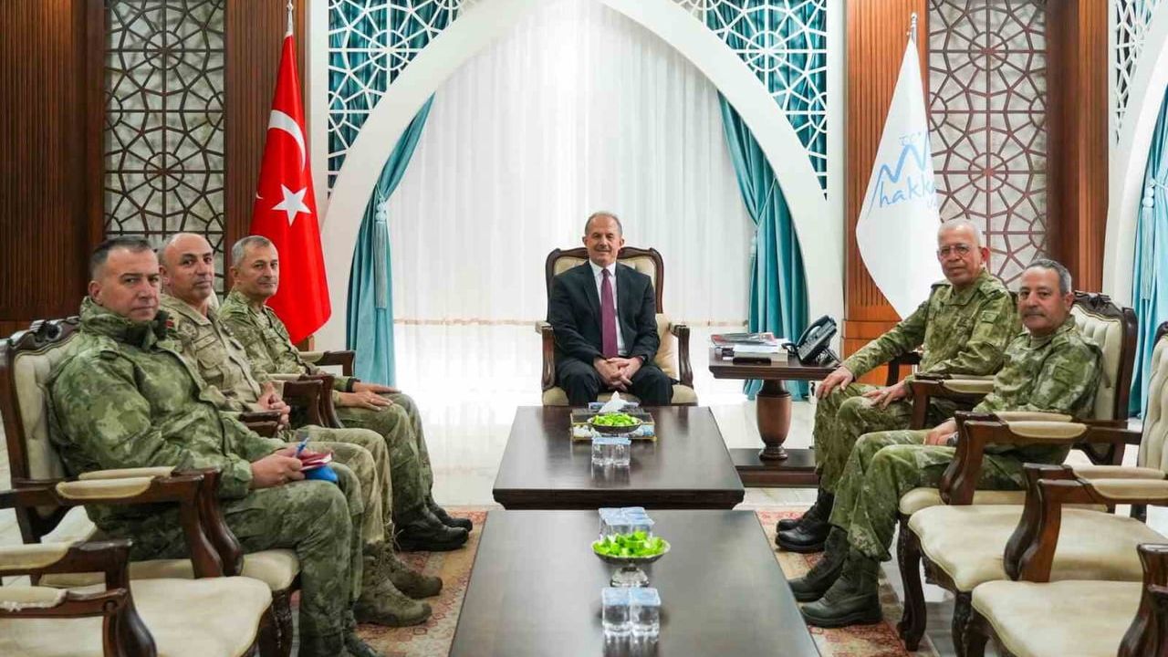 Korgeneral Zorlu Topaloğlu Hakkâri Valiliği'ni Ziyaret Etti