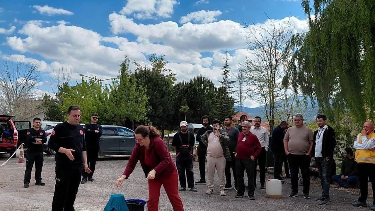Korkuteli Devlet Hastanesi'nde itfaiye eğitimi: yangın, tahliye ve uygulamalı söndürme tatbikatı