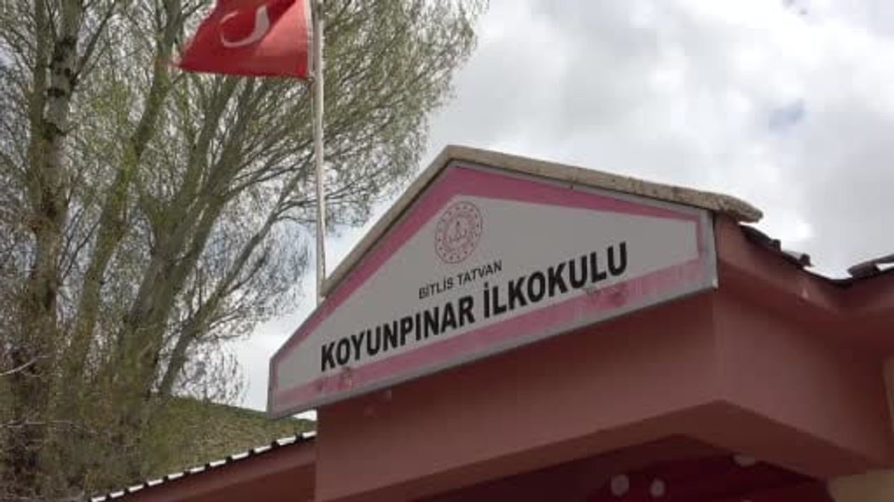 Köy okulunda yetişen öğretmen Koyunpınar'da çocukların umudu oldu