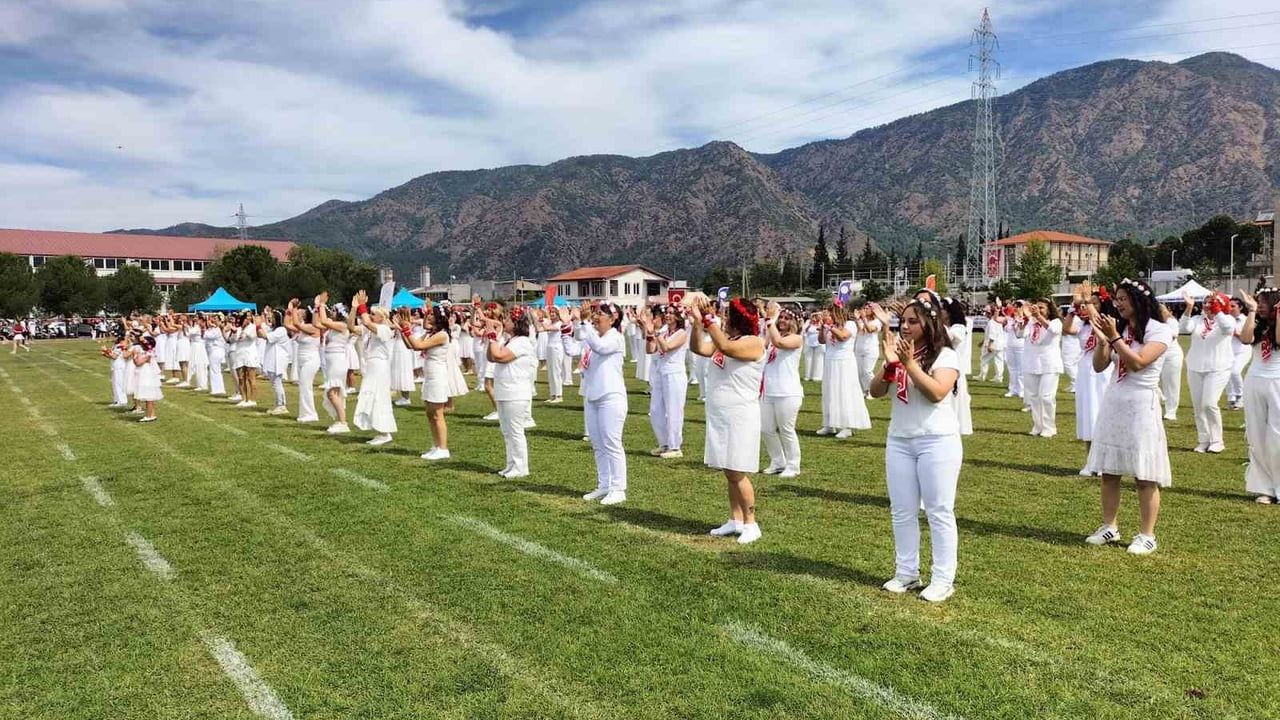 Köyceğiz'de 19 Mayıs Coşkusu: Çelenk Töreni, Gösteriler ve Yarışmalar